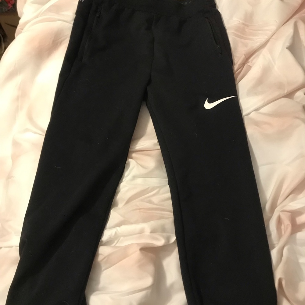 youth large black nike sweatpants, zip pockets